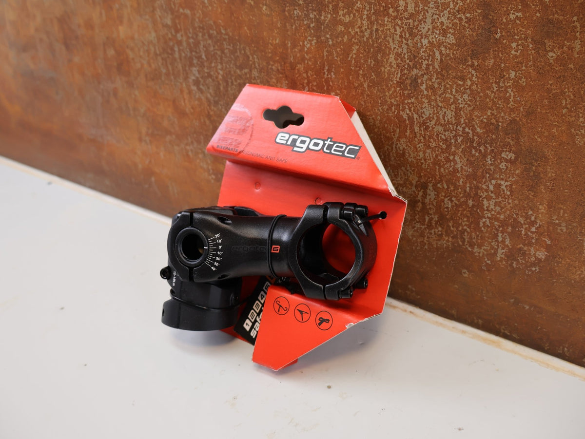 Vorbau von Ergotec, ERGOTEC SWELL-RE 70 I / VORBAU VERSTELLBAR / 35,0 MM KLEMMUNG / SAFETY LEVEL 6 vor USEDBIKES-OB.DE Hintergrund