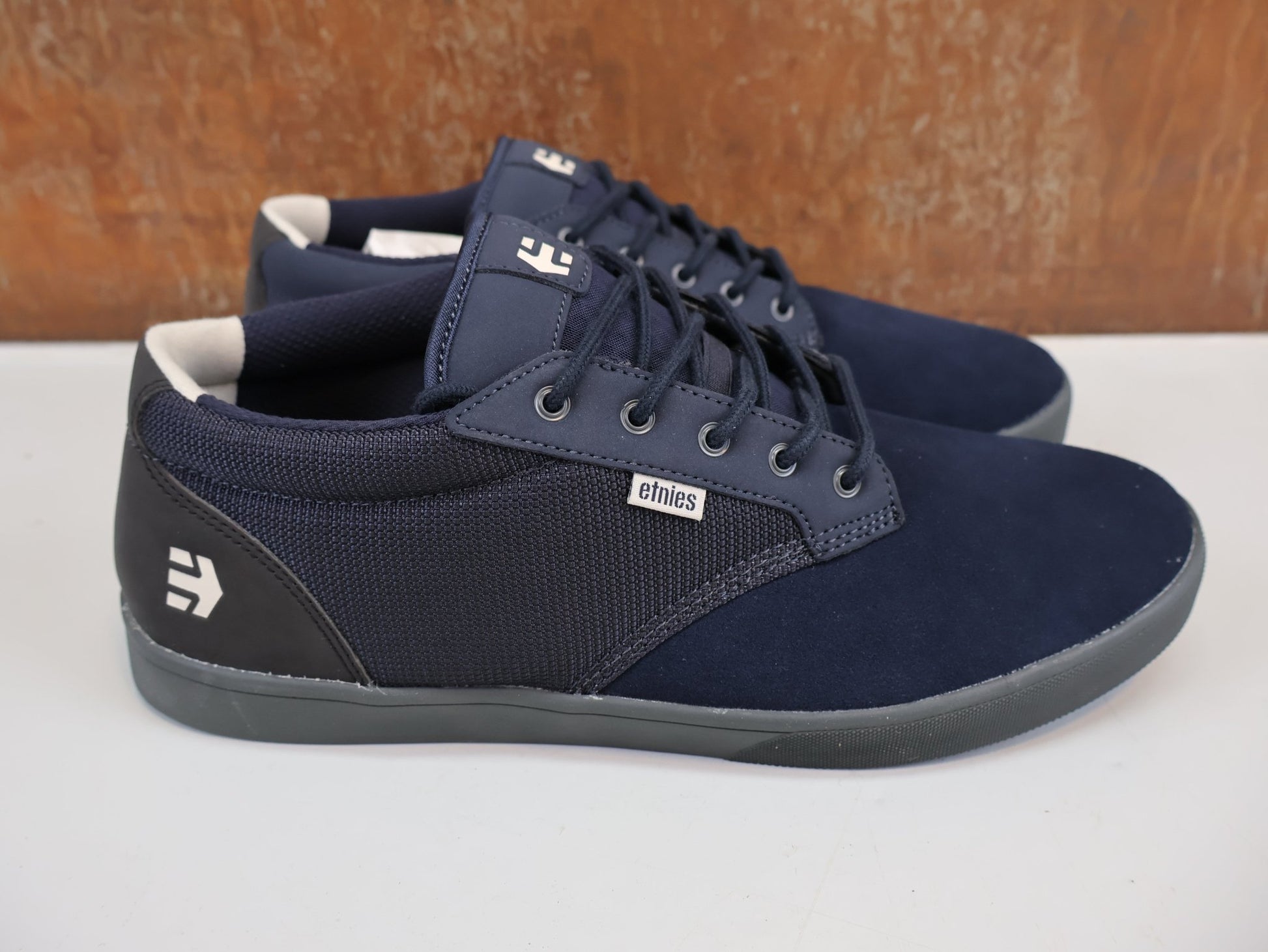 MTB - Herrenschuhe von etnies, ETNIES JAMESON MID CRANK MTB SCHUHE / NAVY / GR. 48 / FLAT PEDAL / SEMENUK vor USEDBIKES - OB.DE Hintergrund