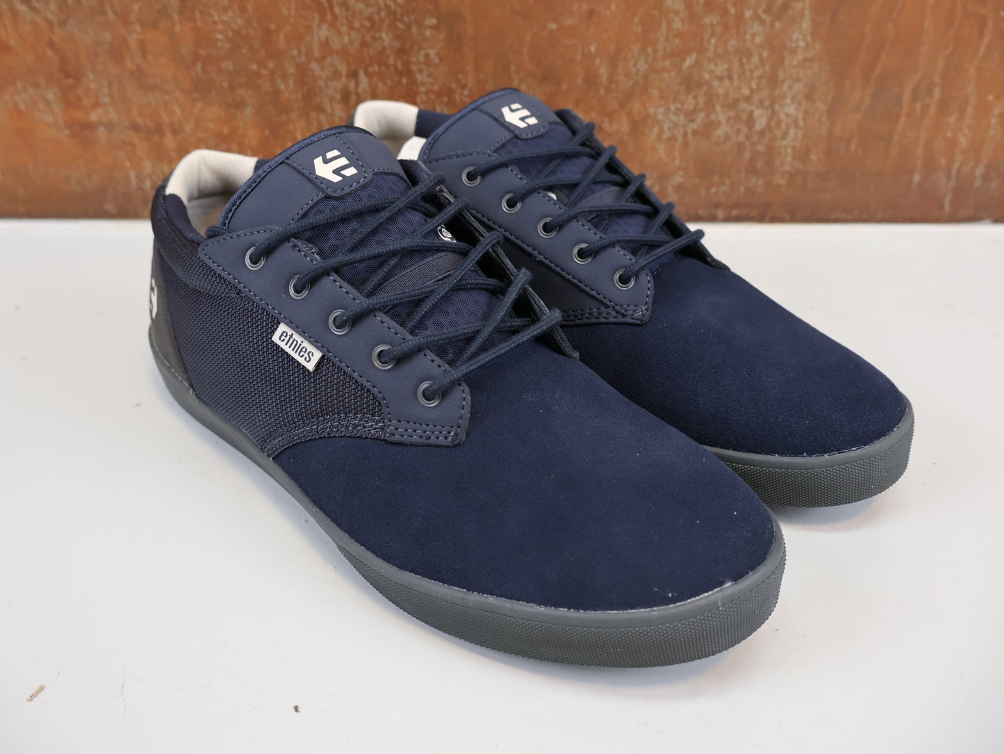 MTB - Herrenschuhe von etnies, ETNIES JAMESON MID CRANK MTB SCHUHE / NAVY / GR. 48 / FLAT PEDAL / SEMENUK vor USEDBIKES - OB.DE Hintergrund