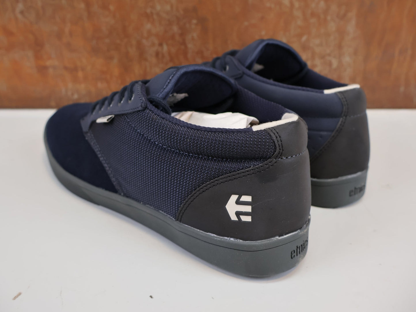 MTB - Herrenschuhe von etnies, ETNIES JAMESON MID CRANK MTB SCHUHE / NAVY / GR. 48 / FLAT PEDAL / SEMENUK vor USEDBIKES - OB.DE Hintergrund
