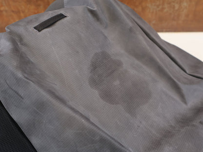 Taschen & Rucksäcke von Evoc, EVOC DUFFLE BACKPACK 26 / CARBON GREY / URBAN RUCKSACK / LAPTOPFACH / 26L vor USEDBIKES - OB.DE Hintergrund