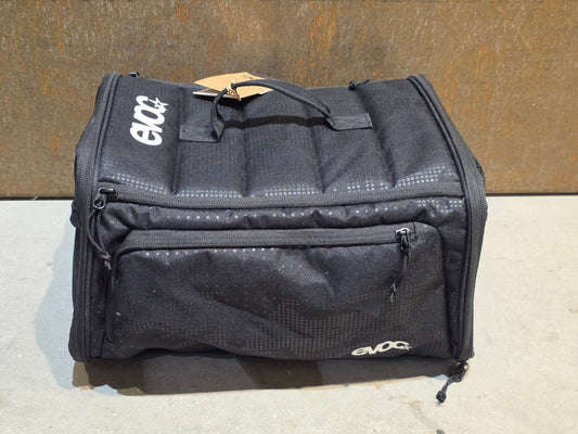 Taschen & Rucksäcke von Evoc, EVOC RAIN BAG vor USEDBIKES - OB.DE Hintergrund