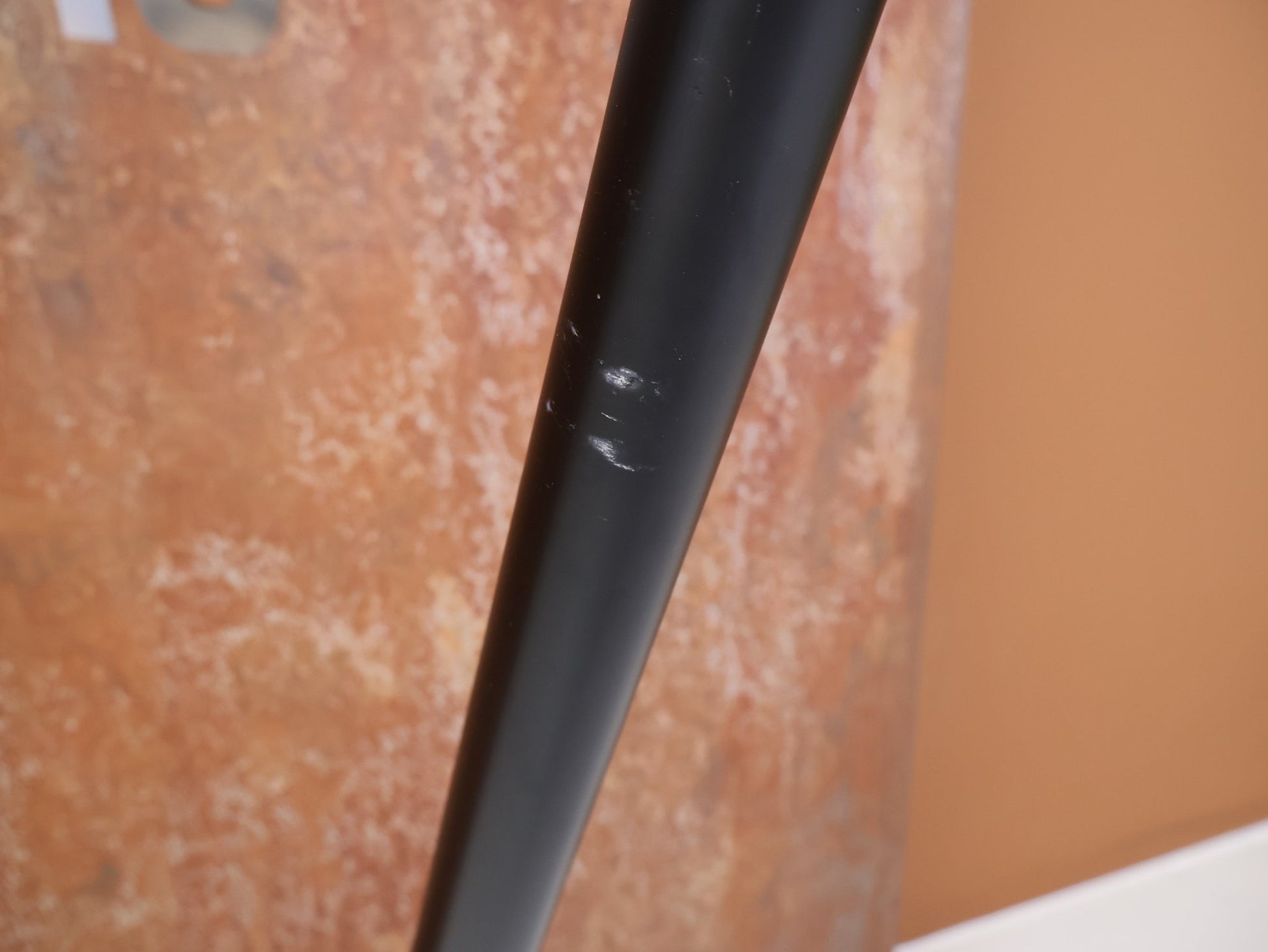 Fahrradständer von Feedback Sports, FEEDBACK SPORTS A FRAME PORTABLE EVENT STAND TRAGETASCHE vor USEDBIKES-OB.DE Hintergrund