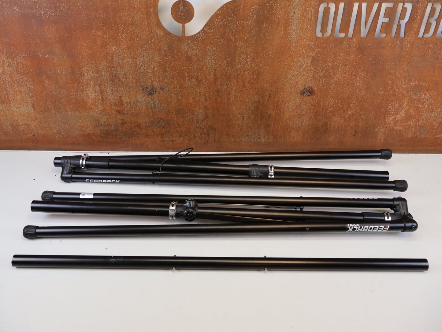 Fahrradständer von Feedback Sports, FEEDBACK SPORTS A FRAME PORTABLE EVENT STAND TRAGETASCHE vor USEDBIKES-OB.DE Hintergrund