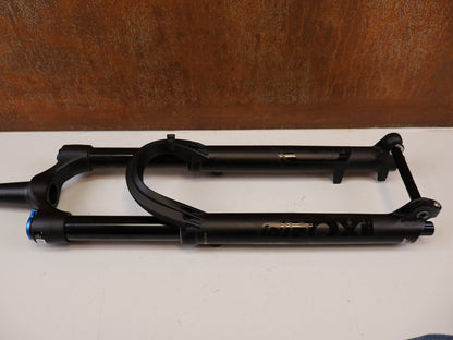 Federgabel von Fox, FOX 36 FLOAT 29 RHYTHM 150MM GRIP KABOLT X FEDERGABEL vor USEDBIKES-OB.DE Hintergrund