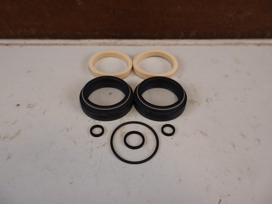 Zubehör von Fox, FOX DUST WIPER DICHTUNGSKIT 34MM SKF HAN 803-00-945 vor USEDBIKES-OB.DE Hintergrund