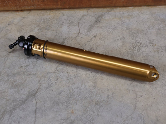 Federgabel, Gabel & Dämpfer von Fox, FOX FACTORY ISOSTRUT 2 - POSITION DÄMPFER – TREK SUPERCALIBER (2021) – BASTLERWARE vor USEDBIKES - OB.DE Hintergrund