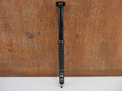 Sattelstütze von Fox, FOX RACING SHOX TRANSFER PERFORMANCE ELITE / VARIO SATTELSTÜTZE / 31.6MM / 175MM vor USEDBIKES-OB.DE Hintergrund