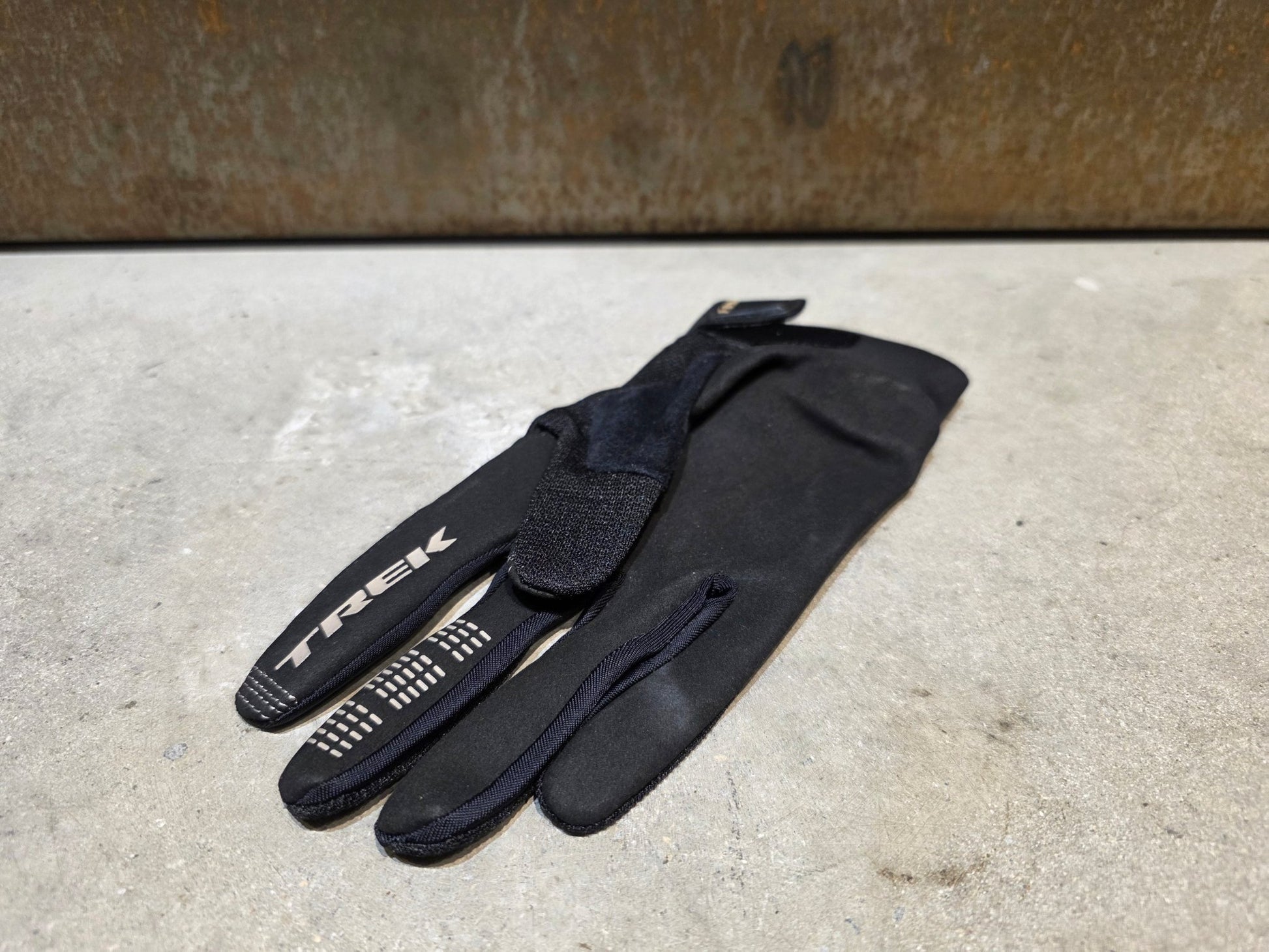 Handschuhe von Fox Racing, FOX RACING X TREK RANGER MOUNTAINBIKE HANDSCHUH / BLACK / HERREN / L vor USEDBIKES - OB.DE Hintergrund