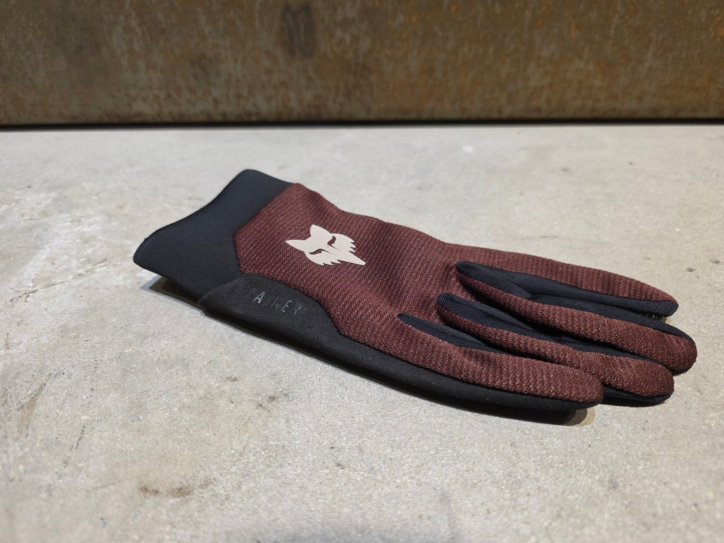 Handschuhe von Fox Racing, FOX RACING X TREK RANGER MOUNTAINBIKE HANDSCHUH / DAMEN / M vor USEDBIKES - OB.DE Hintergrund