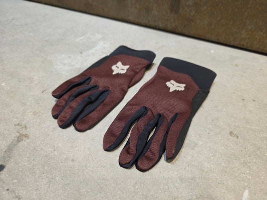 Handschuhe von Fox Racing, FOX RACING X TREK RANGER MOUNTAINBIKE HANDSCHUH / DAMEN / M vor USEDBIKES - OB.DE Hintergrund