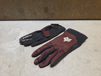 Handschuhe von Fox Racing, FOX RACING X TREK RANGER MOUNTAINBIKE HANDSCHUH / DAMEN / M vor USEDBIKES - OB.DE Hintergrund
