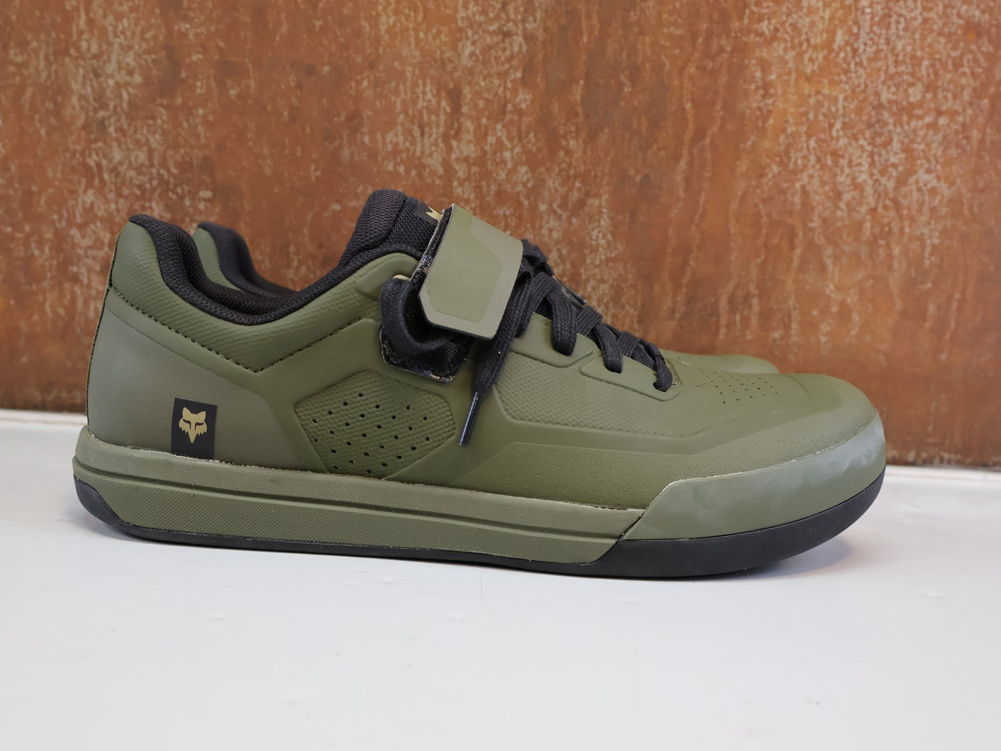 MTB-Herrenschuhe von Fox, FOX UNION / MTB CLIP SCHUHE / HERREN CLICK / OLIVEGRÜN / GRÖSSE 47 vor USEDBIKES-OB.DE Hintergrund