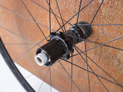 Laufrad/Laufradsatz von Fulcrum, FULCRUM RACING 5 DB LAUFRADSATZ / 28 ZOLL / CENTERLOCK / SHIMANO HG / 2 - WAY FIT vor USEDBIKES - OB.DE Hintergrund