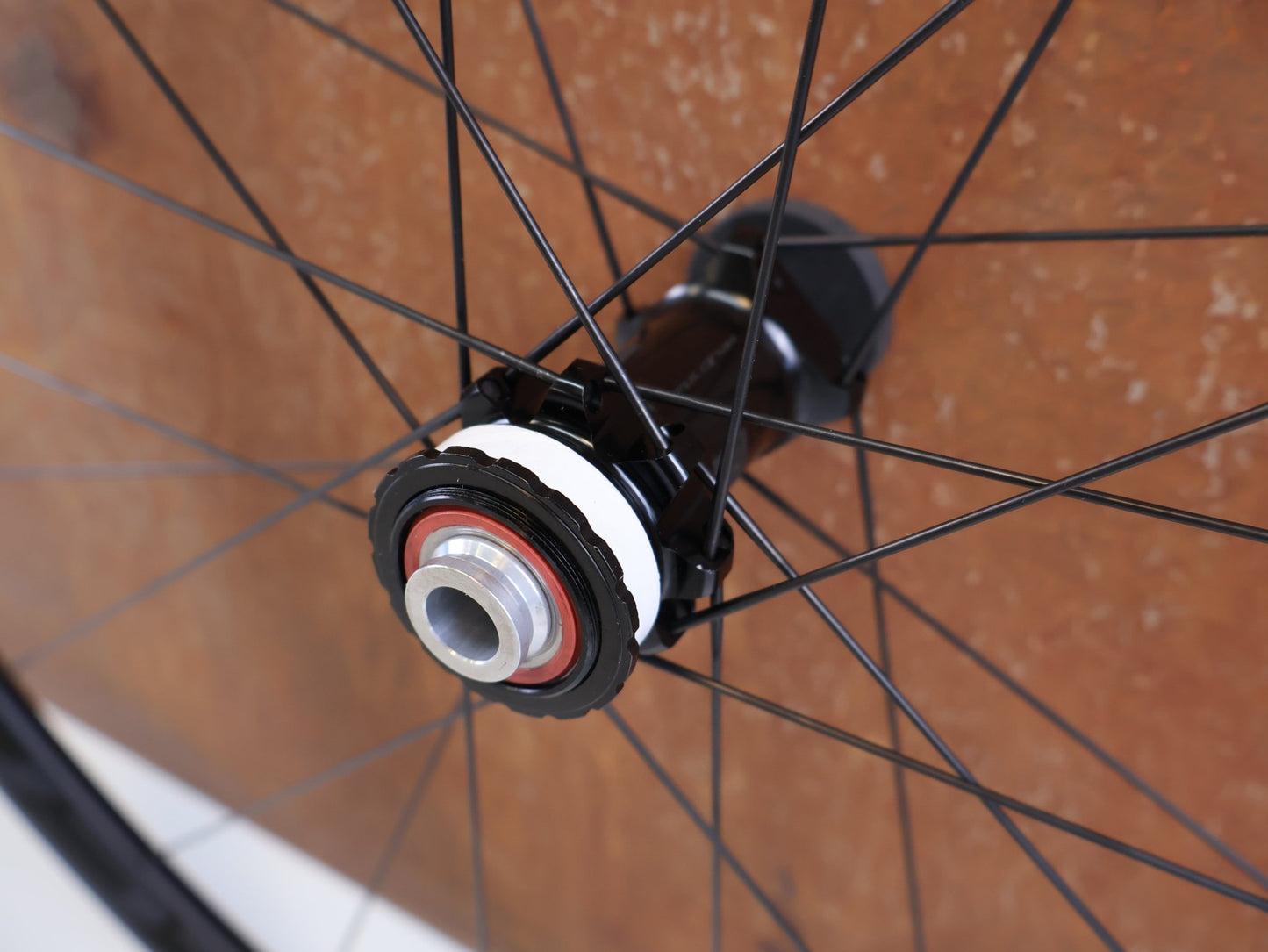 Laufrad/Laufradsatz von Fulcrum, FULCRUM RACING 5 DB LAUFRADSATZ / 28 ZOLL / CENTERLOCK / SHIMANO HG / 2 - WAY FIT vor USEDBIKES - OB.DE Hintergrund
