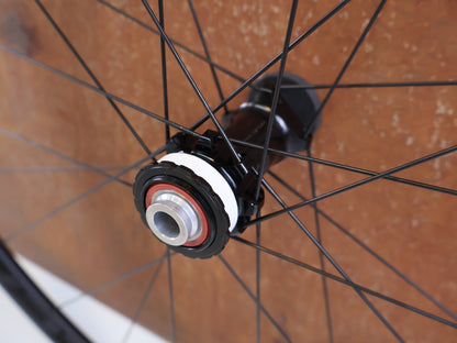 Laufrad/Laufradsatz von Fulcrum, FULCRUM RACING 5 DB LAUFRADSATZ / 28 ZOLL / CENTERLOCK / SHIMANO HG / 2 - WAY FIT vor USEDBIKES - OB.DE Hintergrund