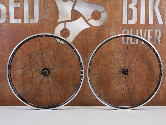 Laufrad/Laufradsatz von Fulcrum, FULCRUM RACING 6 LAUFRADSATZ RENNRAD FELGENBREMSE / CAMPAGNOLO vor USEDBIKES-OB.DE Hintergrund