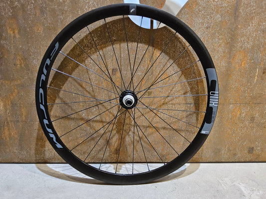 Laufrad/Laufradsatz von Fulcrum, FULCRUM RACING 800 DB LAUFRADSATZ DISC in variant_title vor USEDBIKES - OB.DE Hintergrund
