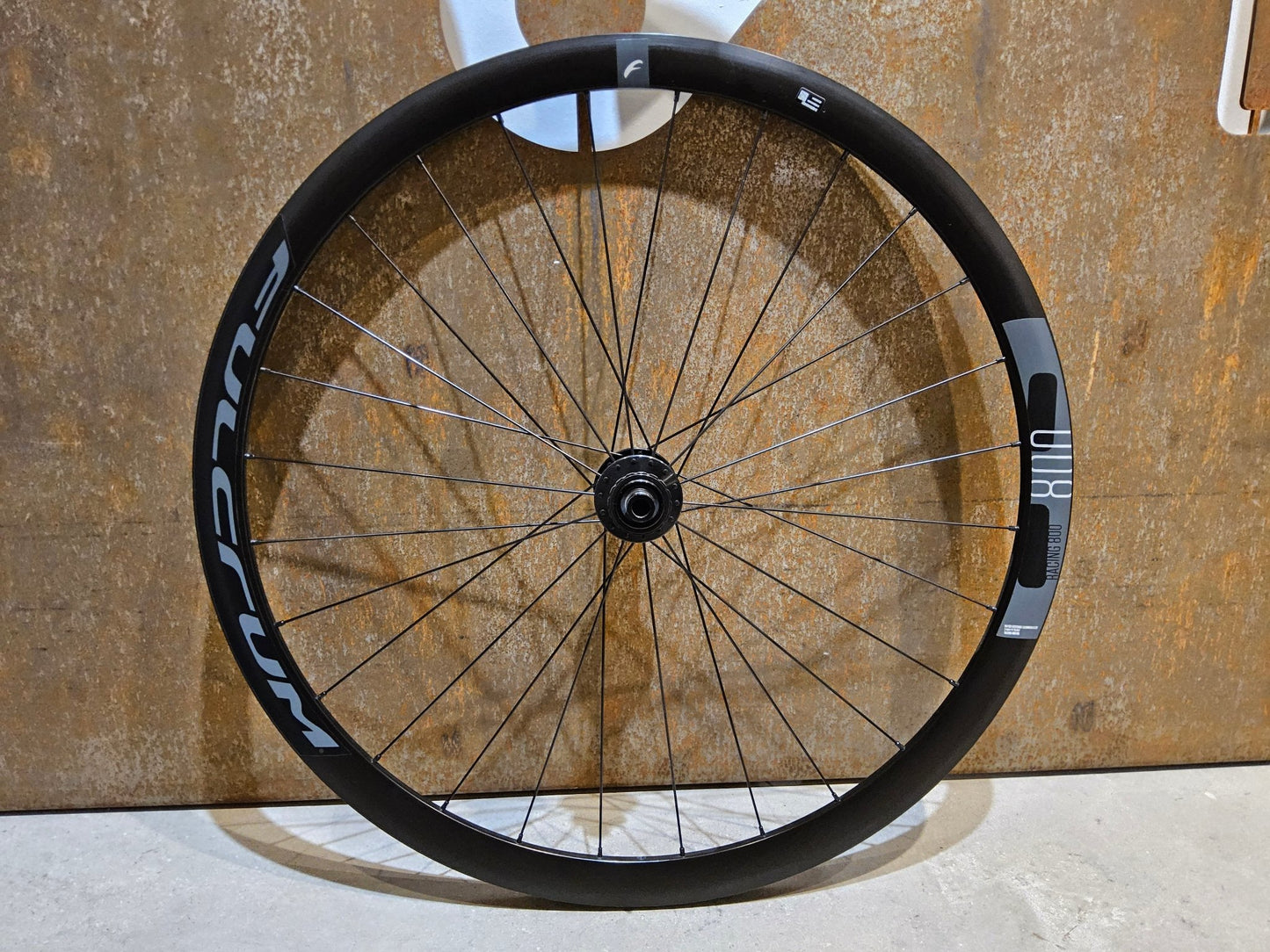 Laufrad/Laufradsatz von Fulcrum, FULCRUM RACING 800 DB LAUFRADSATZ DISC in variant_title vor USEDBIKES - OB.DE Hintergrund