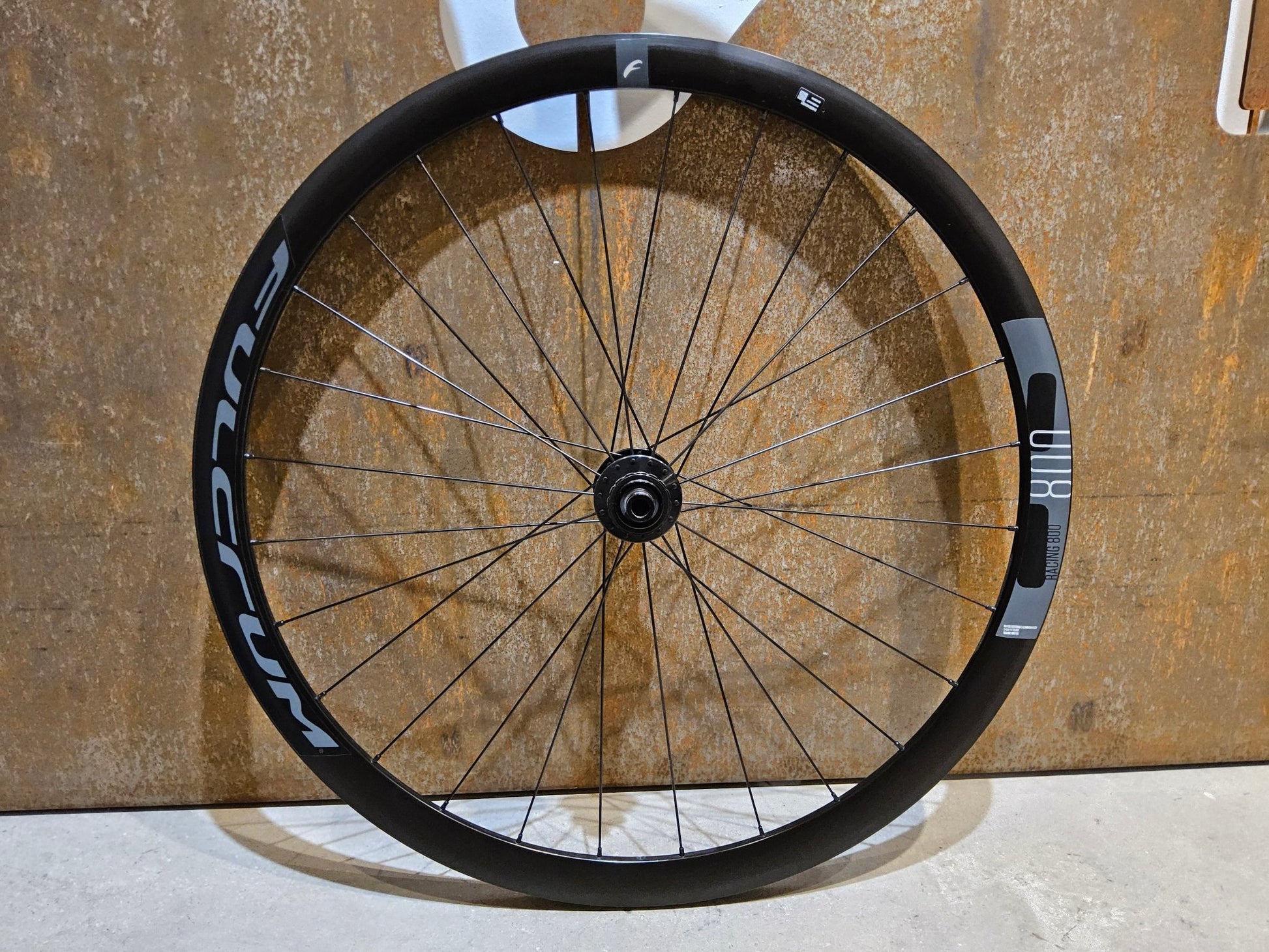 Laufrad/Laufradsatz von Fulcrum, FULCRUM RACING 800 DB LAUFRADSATZ DISC in variant_title vor USEDBIKES - OB.DE Hintergrund