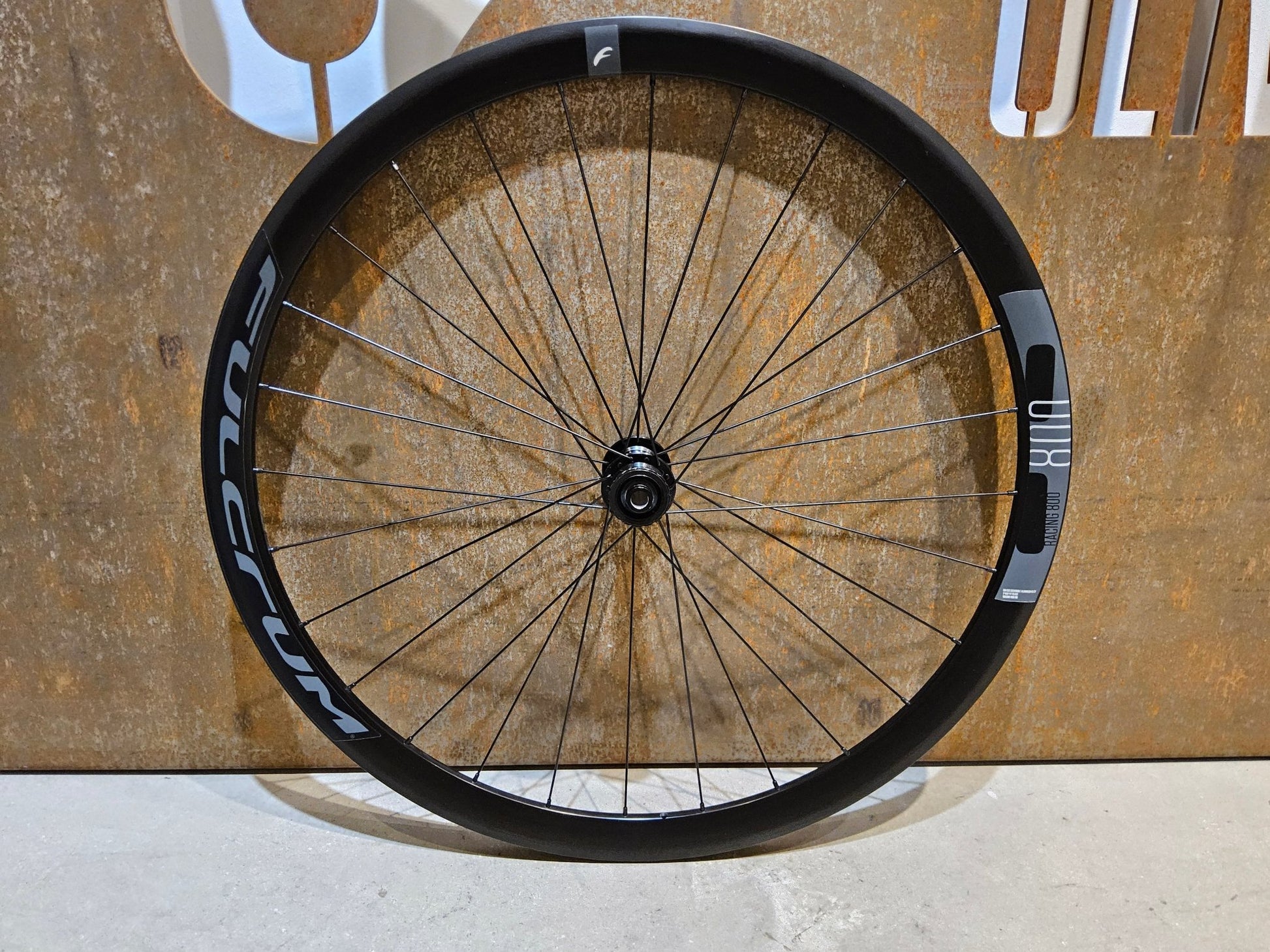 Laufrad/Laufradsatz von Fulcrum, FULCRUM RACING 800 DB LAUFRADSATZ DISC in variant_title vor USEDBIKES - OB.DE Hintergrund