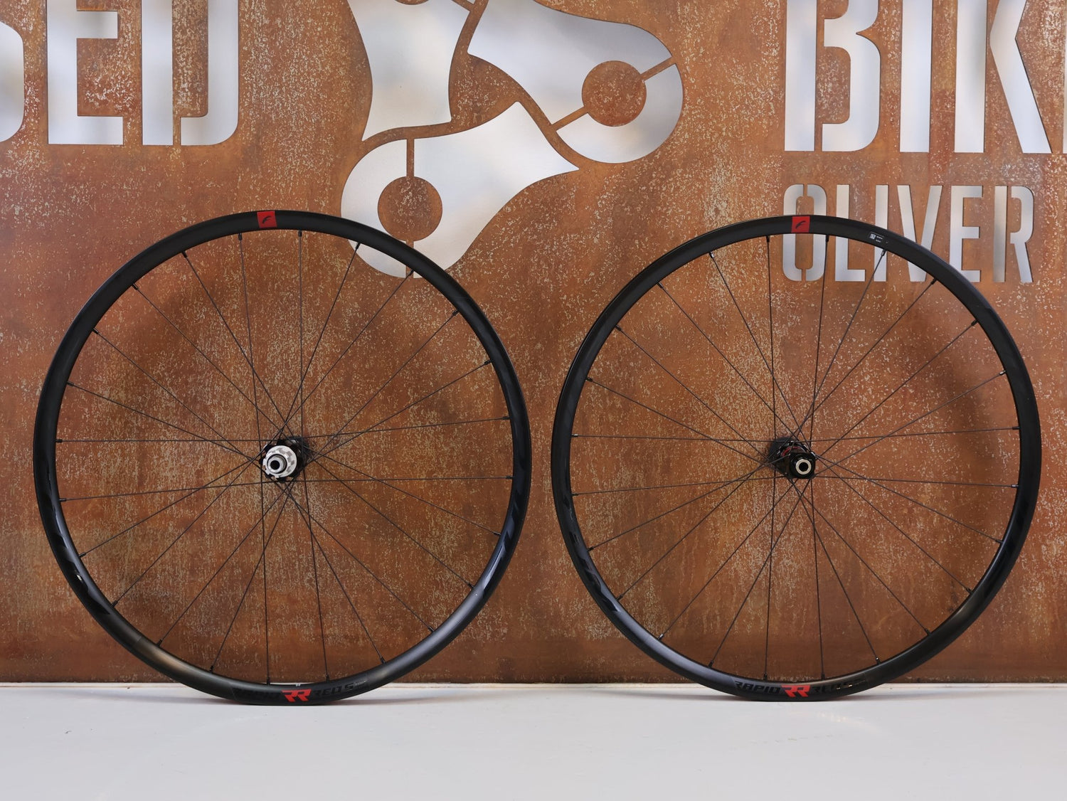 Laufrad/Laufradsatz von Fulcrum, FULCRUM RAPID RED 5 DB GRAVEL LAUFRADSATZ 700C / 29 ZOLL / CAMPAGNOLO N3W vor USEDBIKES-OB.DE Hintergrund