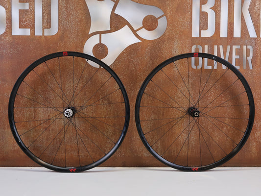 Laufrad/Laufradsatz von Fulcrum, FULCRUM RAPID RED 5 DB GRAVEL LAUFRADSATZ 700C / 29 ZOLL / CAMPAGNOLO N3W vor USEDBIKES-OB.DE Hintergrund