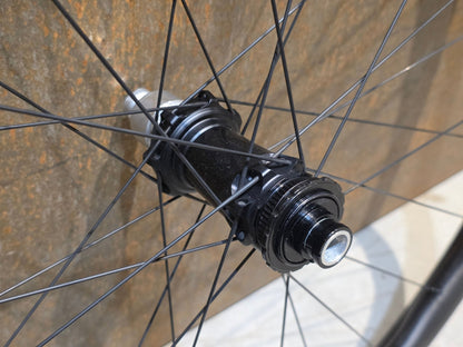 Laufrad/Laufradsatz von Fulcrum, FULCRUM RED ZONE CARBON BOOST 29 MTB LAUFRADSATZ DISC vor USEDBIKES - OB.DE Hintergrund