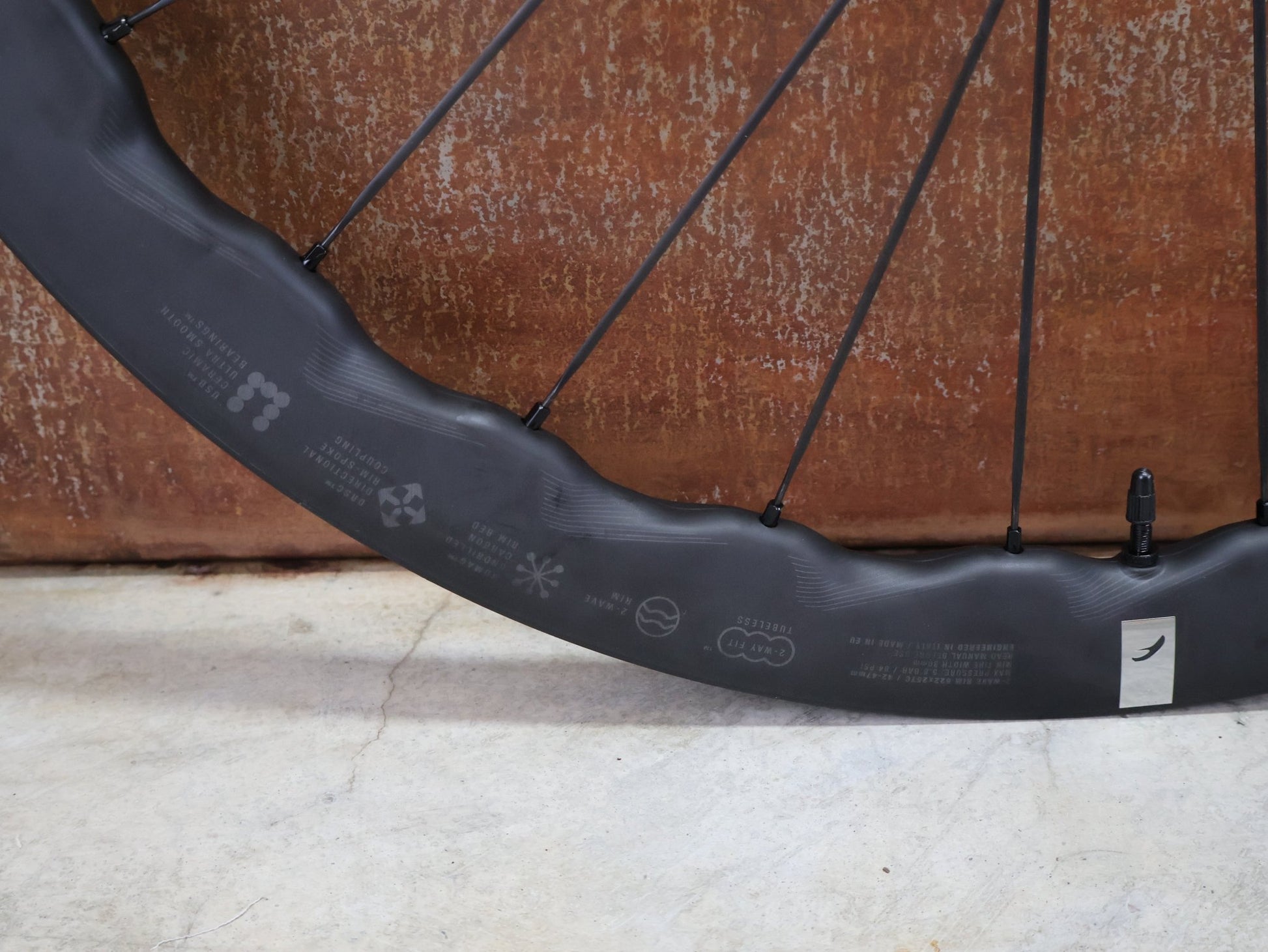 Laufrad/Laufradsatz von Fulcrum, FULCRUM SHARQ 42 CARBON LAUFRADSATZ DISC vor USEDBIKES - OB.DE Hintergrund