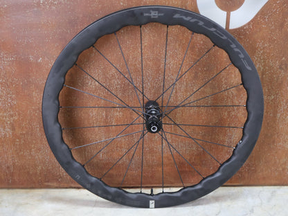 Laufrad/Laufradsatz von Fulcrum, FULCRUM SHARQ 42 CARBON LAUFRADSATZ DISC vor USEDBIKES - OB.DE Hintergrund