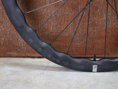 Laufrad/Laufradsatz von Fulcrum, FULCRUM SHARQ 42 CARBON LAUFRADSATZ DISC vor USEDBIKES - OB.DE Hintergrund