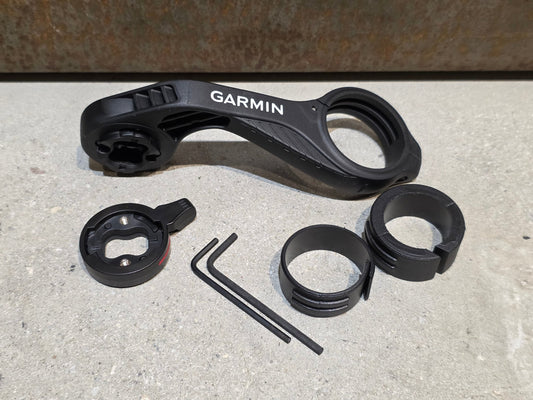 Computerhalterung von Garmin, GARMIN AERO KOMBI - LENKER - COMPUTERHALTERUNG vor USEDBIKES - OB.DE Hintergrund