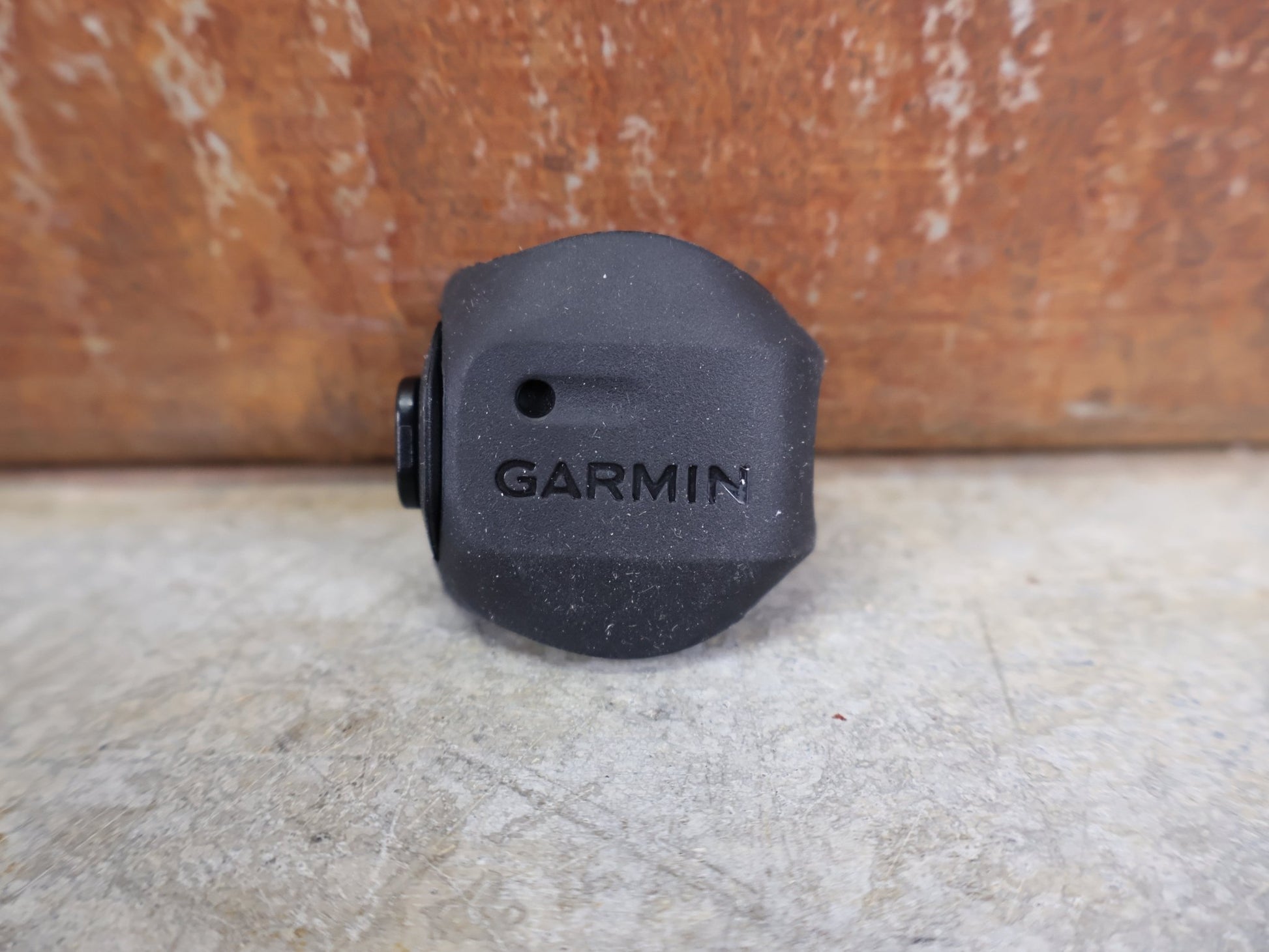 GPS - Geräte & Sensoren von Garmin, GARMIN EDGE® 130 PLUS MTB BUNDLE – KOMPAKTER GPS - FAHRRADCOMPUTER vor USEDBIKES - OB.DE Hintergrund