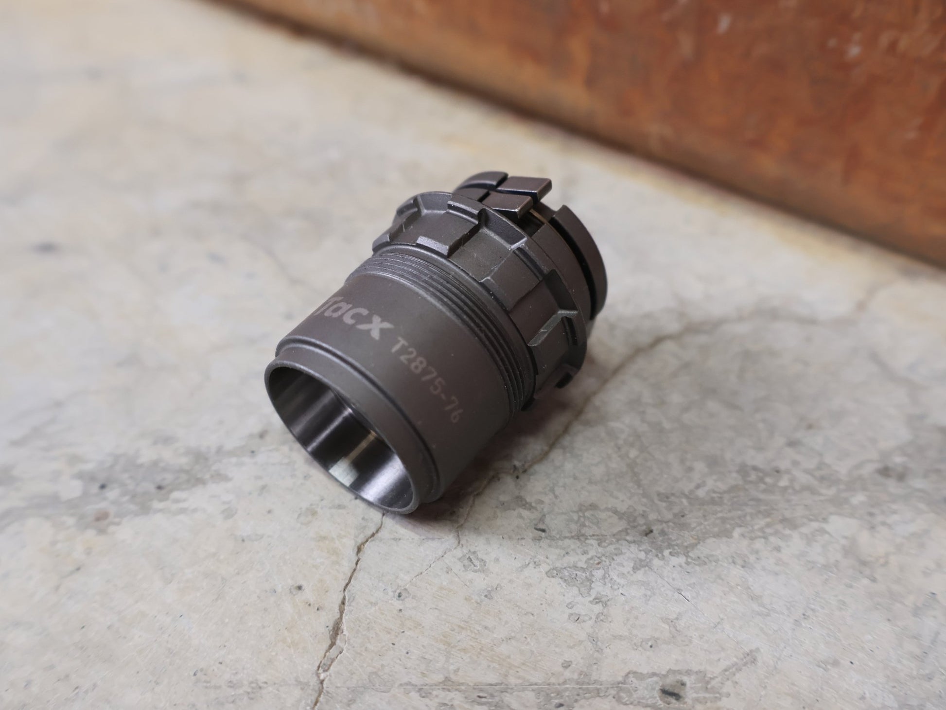 Rollentrainer & Zubehör von Garmin, GARMIN TACX FREILAUFKÖRPER XD - R – FÜR NEO 3M / NEO 2T / FLUX S / FLUX 2 vor USEDBIKES - OB.DE Hintergrund