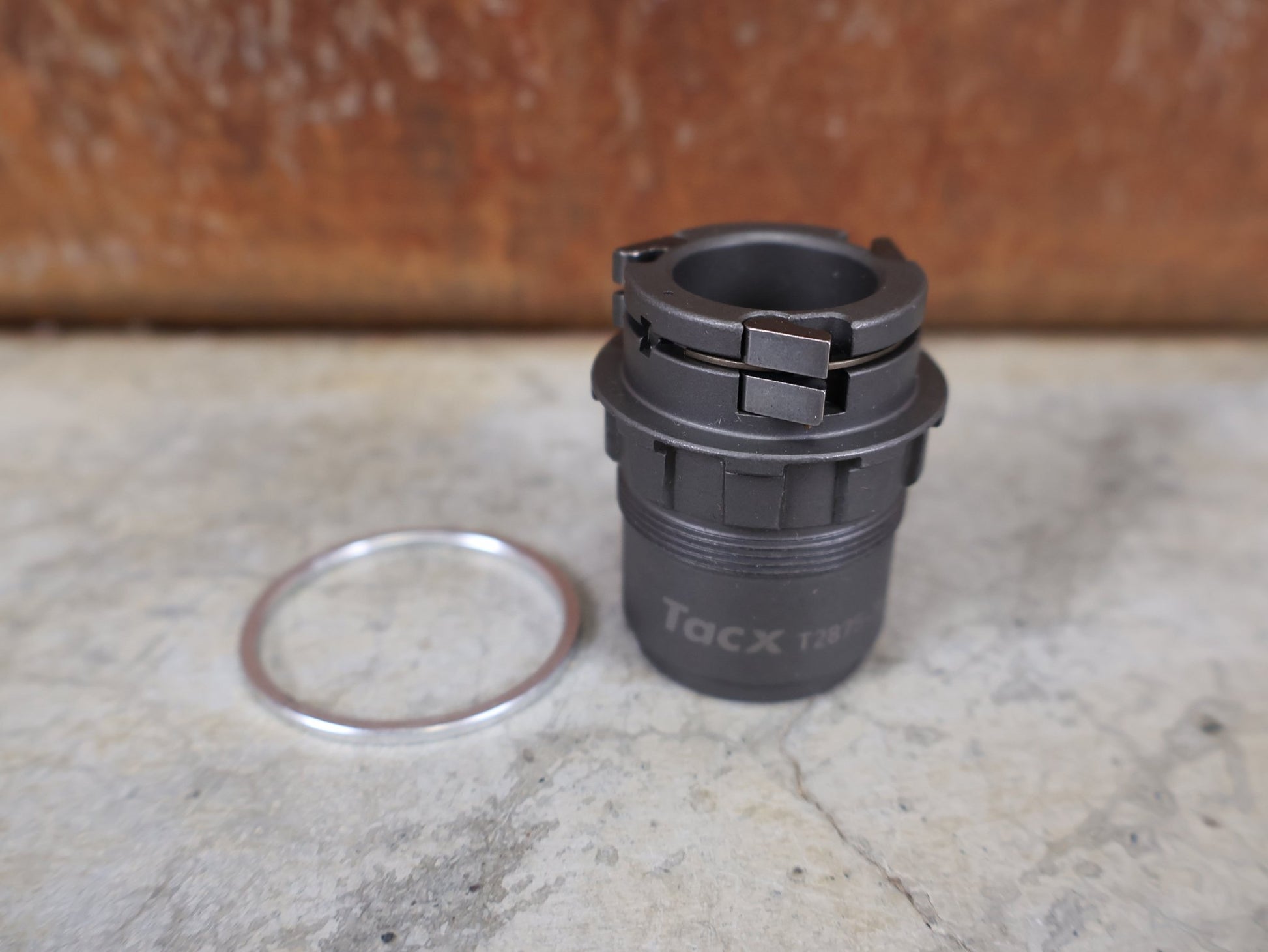 Rollentrainer & Zubehör von Garmin, GARMIN TACX FREILAUFKÖRPER XD - R – FÜR NEO 3M / NEO 2T / FLUX S / FLUX 2 vor USEDBIKES - OB.DE Hintergrund