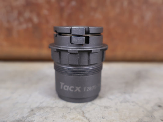 Rollentrainer & Zubehör von Garmin, GARMIN TACX FREILAUFKÖRPER XD - R – FÜR NEO 3M / NEO 2T / FLUX S / FLUX 2 vor USEDBIKES - OB.DE Hintergrund