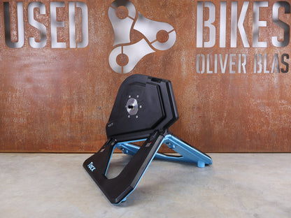 Rollentrainer & Zubehör von Garmin, GARMIN TACX NEO 2T SMART TRAINER T2875 / SRAM XD - R & SHIMANO HG vor USEDBIKES - OB.DE Hintergrund