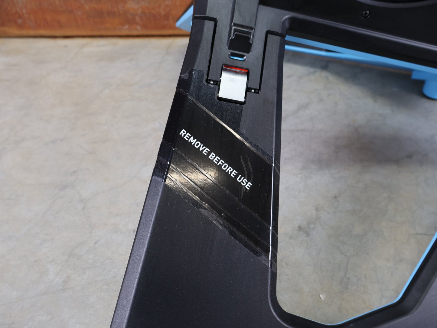 Rollentrainer & Zubehör von Garmin, GARMIN TACX NEO 2T SMART TRAINER T2875 / SRAM XD - R & SHIMANO HG vor USEDBIKES - OB.DE Hintergrund