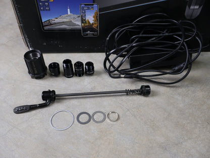 Rollentrainer & Zubehör von Garmin, GARMIN TACX NEO 2T SMART TRAINER T2875 / SRAM XD - R & SHIMANO HG vor USEDBIKES - OB.DE Hintergrund