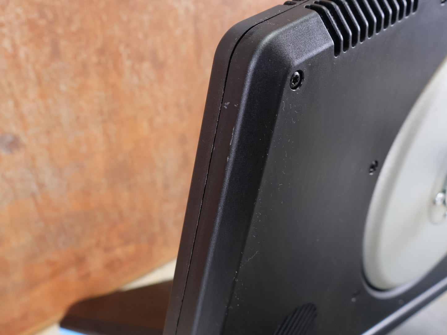 Rollentrainer & Zubehör von Garmin, GARMIN TACX NEO 2T SMART TRAINER T2875 / SRAM XD - R & SHIMANO HG vor USEDBIKES - OB.DE Hintergrund