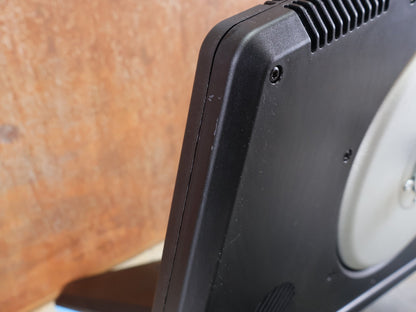 Rollentrainer & Zubehör von Garmin, GARMIN TACX NEO 2T SMART TRAINER T2875 / SRAM XD - R & SHIMANO HG vor USEDBIKES - OB.DE Hintergrund