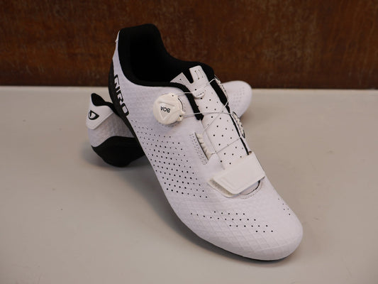 RR - Herrenschuhe von Giro, GIRO CADET RENNRADSCHUH / WEISS / GRÖSSE 43 / BOA L6 / CARBON - REINFORCED vor USEDBIKES - OB.DE Hintergrund