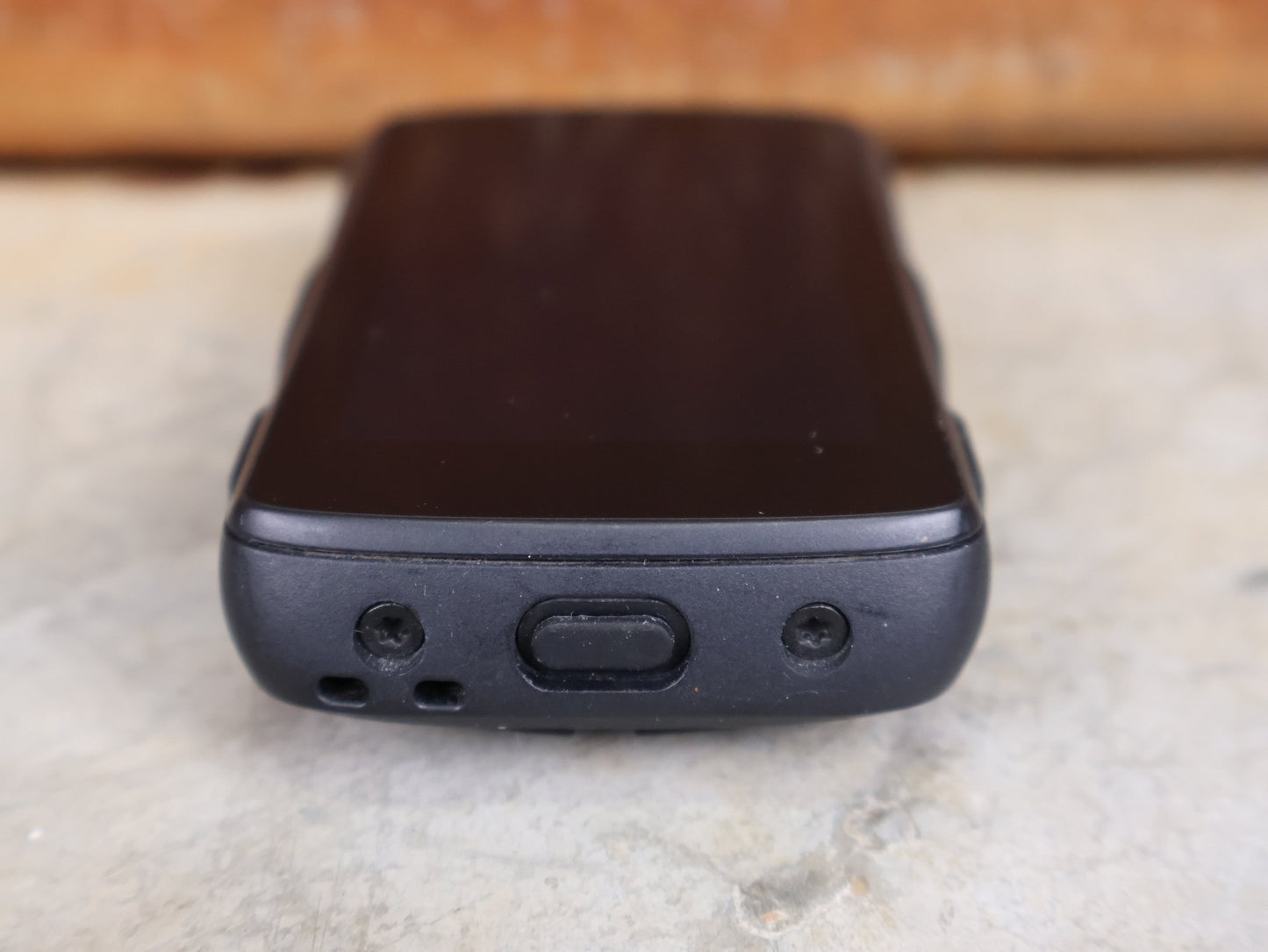 GPS - Geräte & Sensoren von Hammerhead, HAMMERHEAD KAROO 2 GPS FAHRRADCOMPUTER vor USEDBIKES - OB.DE Hintergrund