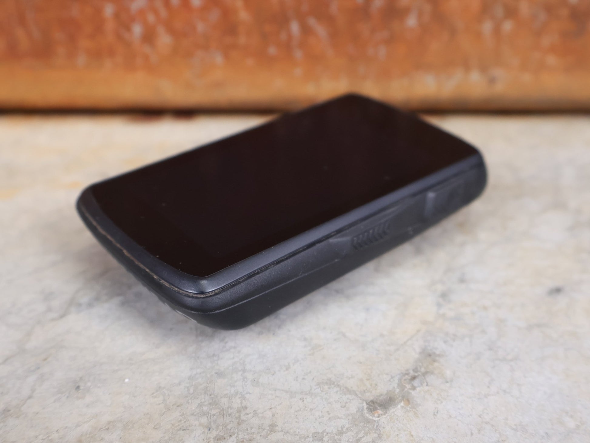 GPS - Geräte & Sensoren von Hammerhead, HAMMERHEAD KAROO 2 GPS FAHRRADCOMPUTER vor USEDBIKES - OB.DE Hintergrund