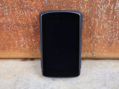 GPS - Geräte & Sensoren von Hammerhead, HAMMERHEAD KAROO 2 GPS FAHRRADCOMPUTER vor USEDBIKES - OB.DE Hintergrund