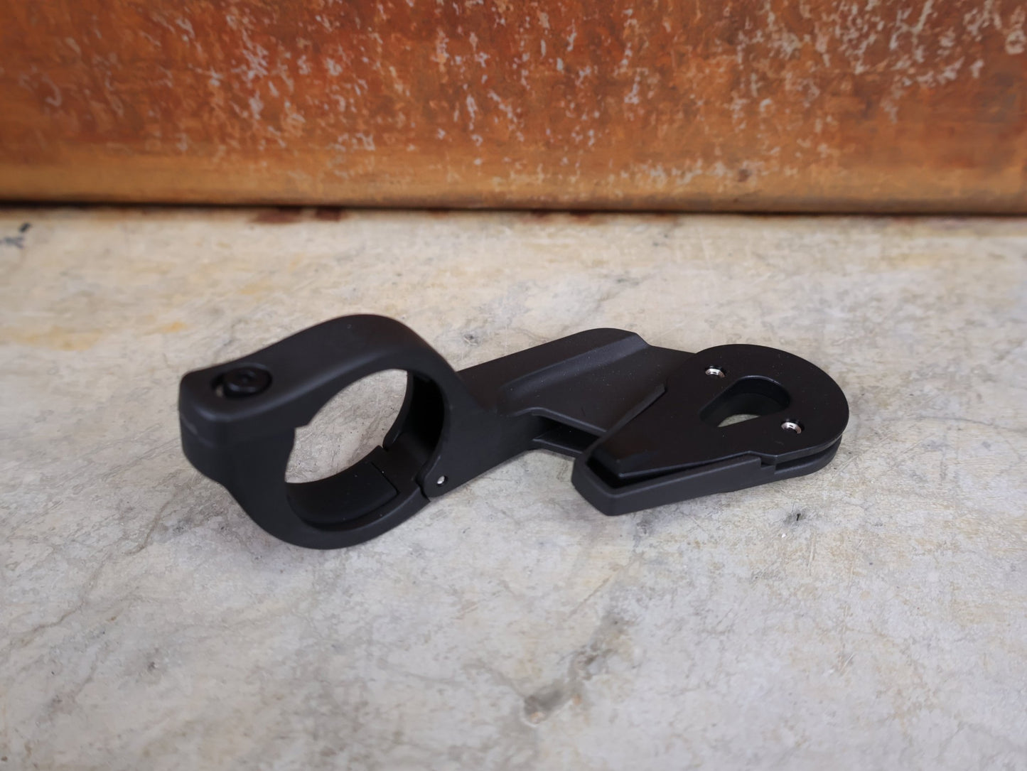 GPS - Geräte & Sensoren von Hammerhead, HAMMERHEAD KAROO 2 GPS FAHRRADCOMPUTER vor USEDBIKES - OB.DE Hintergrund