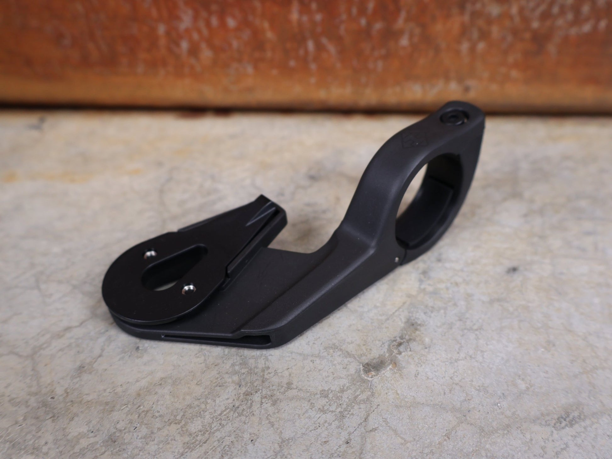 GPS - Geräte & Sensoren von Hammerhead, HAMMERHEAD KAROO 2 GPS FAHRRADCOMPUTER vor USEDBIKES - OB.DE Hintergrund