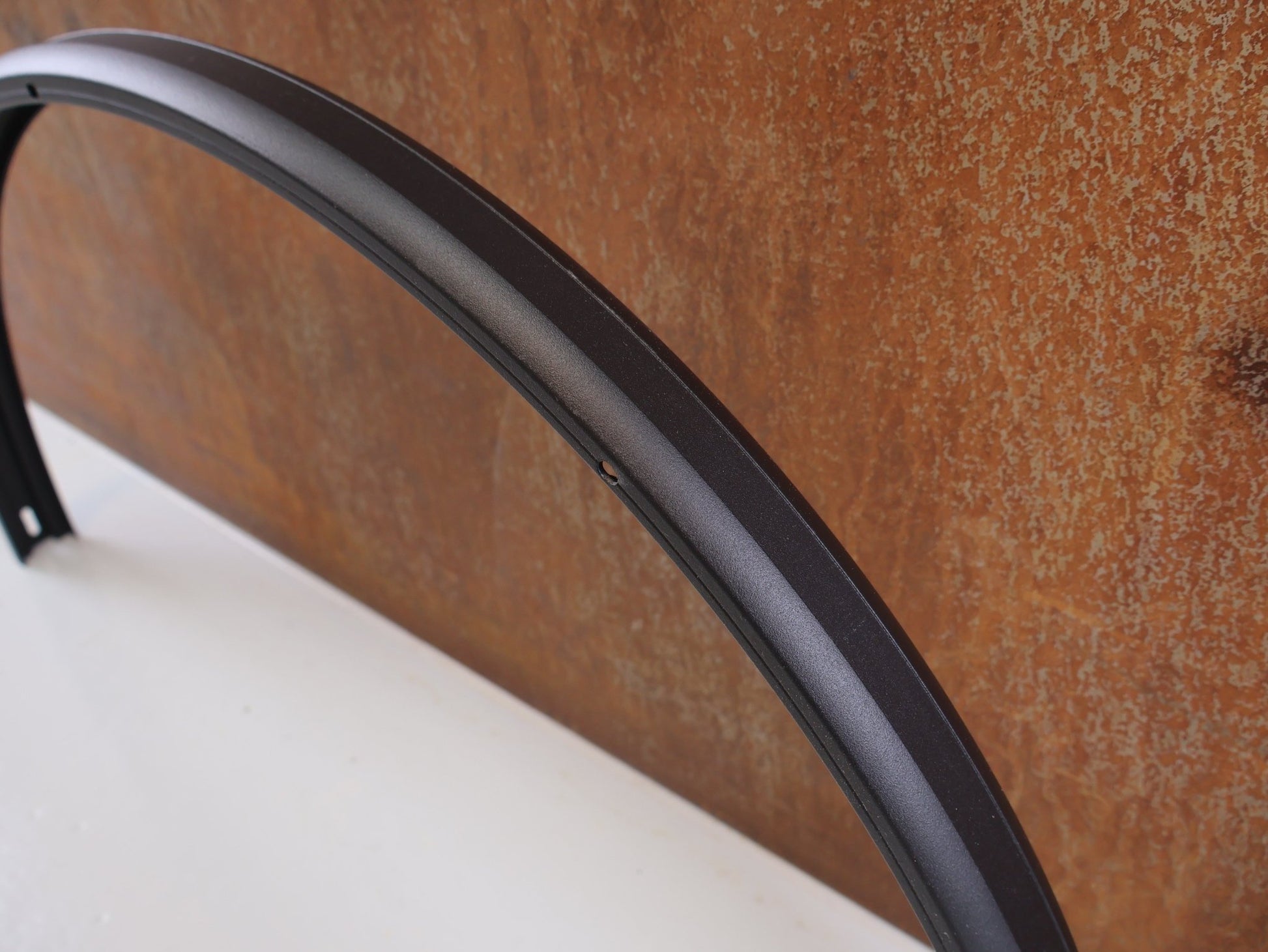 Schutzbleche & Gepäckträger von hebie, HEBIE ALUMEE SCHUTZBLECHSET / 28 ZOLL / 62MM BREITE / ALUMINIUM / INTEGRIERTE GEPÄCKSTREBEN vor USEDBIKES - OB.DE Hintergrund