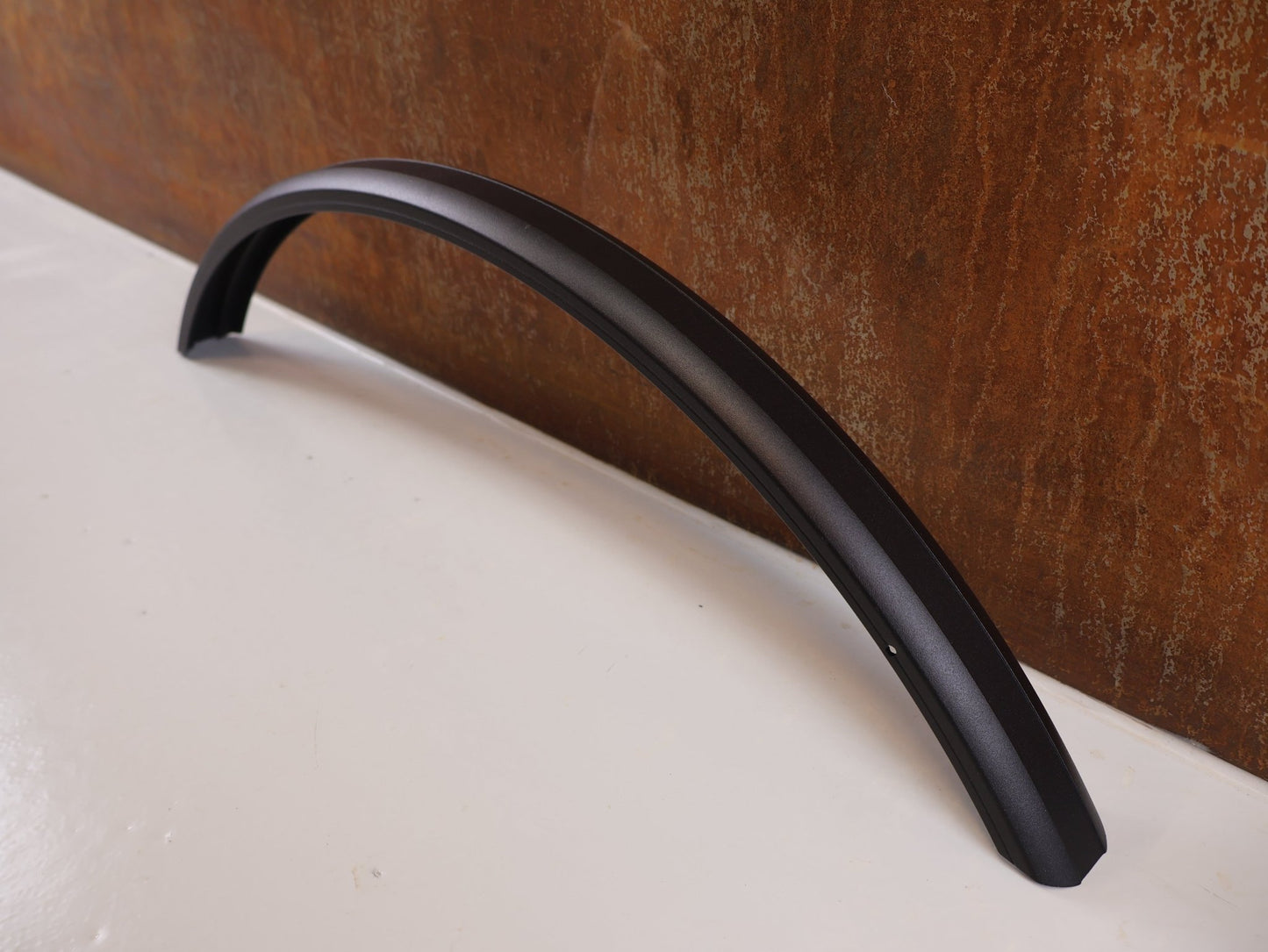 Schutzbleche & Gepäckträger von hebie, HEBIE ALUMEE SCHUTZBLECHSET / 28 ZOLL / 62MM BREITE / ALUMINIUM / INTEGRIERTE GEPÄCKSTREBEN vor USEDBIKES - OB.DE Hintergrund