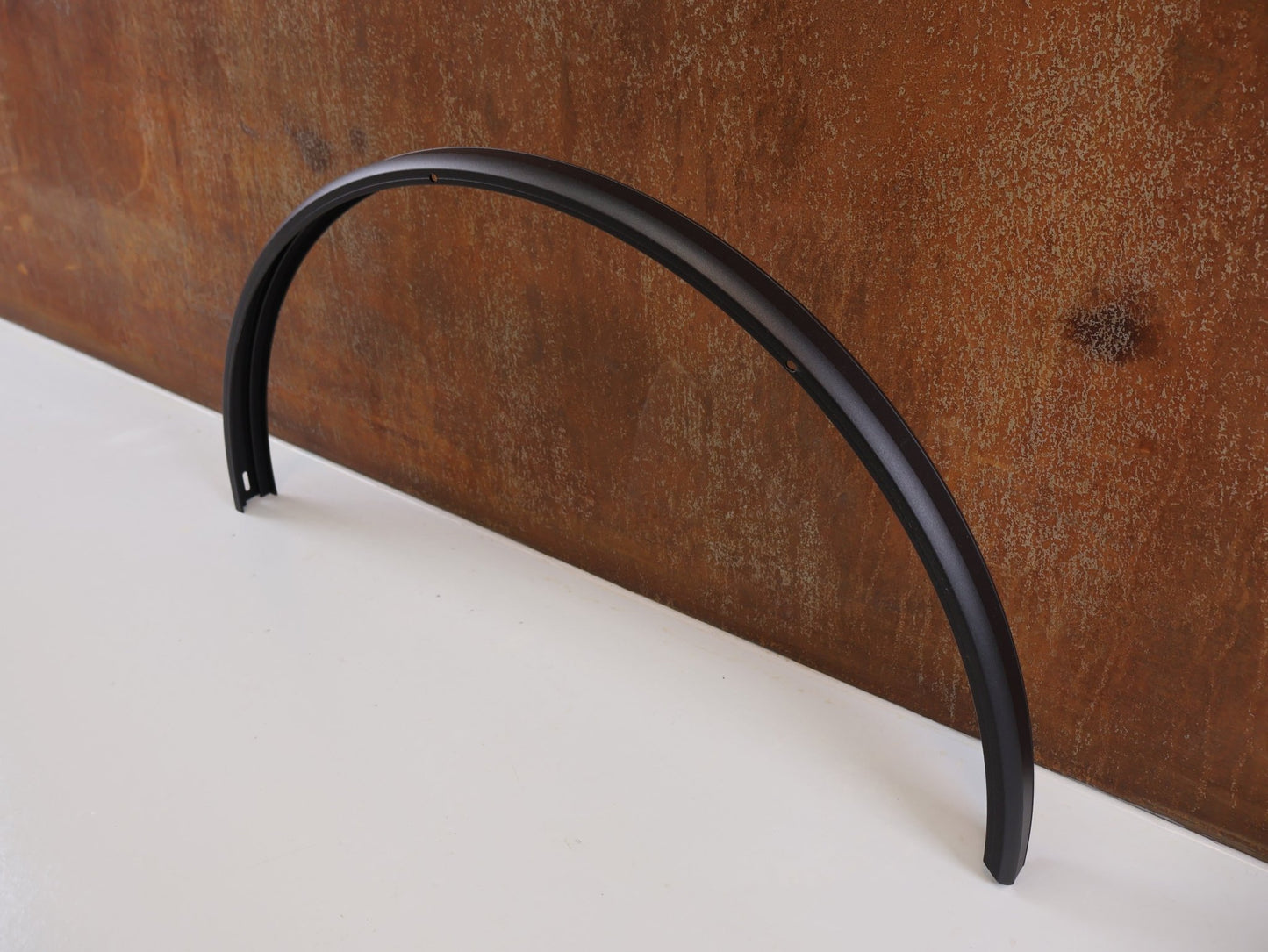 Schutzbleche & Gepäckträger von hebie, HEBIE ALUMEE SCHUTZBLECHSET / 28 ZOLL / 62MM BREITE / ALUMINIUM / INTEGRIERTE GEPÄCKSTREBEN vor USEDBIKES - OB.DE Hintergrund